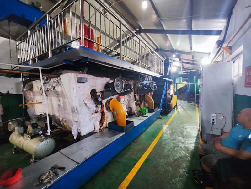 爐膛一體直燒導(dǎo)熱油熔煉鍋老客戶生產(chǎn)現(xiàn)場(chǎng)